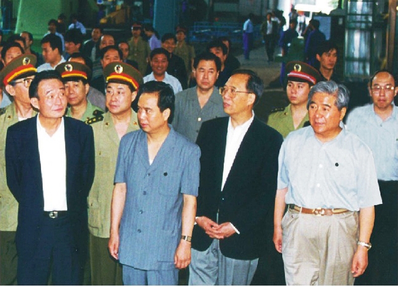1999年党和国度辅导人吴国国、曾培炎、陕西省辅导李建国、程安东来yl23411永利视察