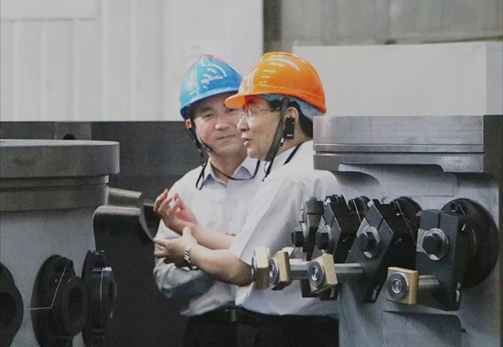 陕西省委书记、省人大常委会主任胡和平一行莅临yl23411永利“话转型”“谈发展”
